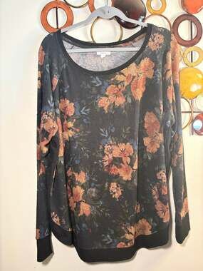 Women Maurice’s xxl black lightweight sweater with floral design